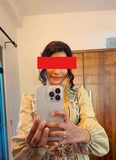 Roshana - escort in Colombo Photo 2 of 2