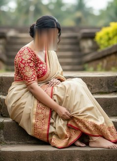 Roshana the Sloppy BJ Expert - puta in Colombo Photo 4 of 4
