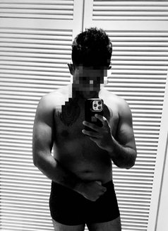 Roshen Love 69 - Acompañantes masculino in Colombo Photo 3 of 5