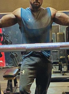 Roshen - Male escort in Colombo Photo 6 of 6