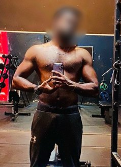 Roshen - Male escort in Colombo Photo 2 of 5