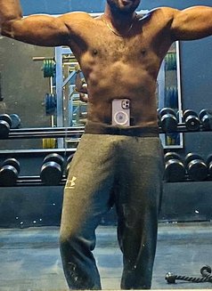 Roshen - Male escort in Colombo Photo 3 of 5