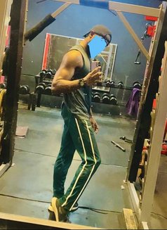 Roshen - Male escort in Colombo Photo 4 of 5