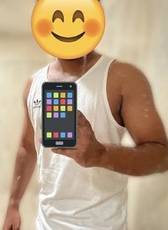 Roshen - Male escort in Colombo Photo 2 of 2