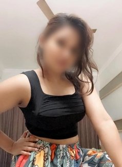 Roshini - escort in Mumbai Photo 1 of 8