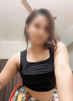 Roshini - escort in Mumbai Photo 2 of 8