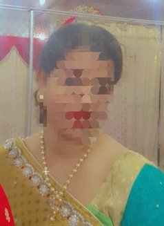 Roshni Escort Agency Hotels and Home - puta in Hyderabad Photo 1 of 3