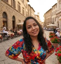 Roshni - escort in Kochi