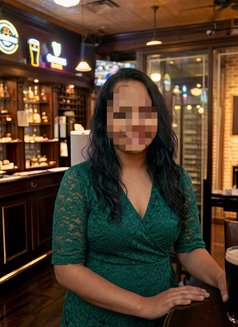 Roshni - escort in Kochi Photo 3 of 5