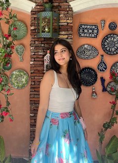 Roshni - escort in Mumbai Photo 1 of 3