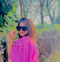 Roshni - escort in Mumbai Photo 1 of 1