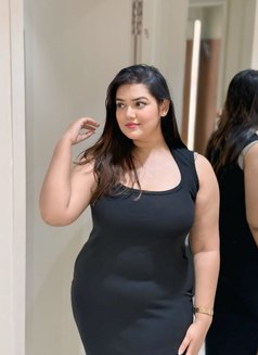 Roshni - escort in Mumbai Photo 3 of 5