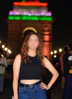 Roshni - puta in Noida Photo 1 of 4
