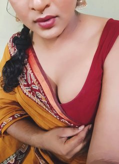 Roshni - Transsexual escort in Chennai Photo 1 of 1
