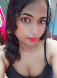 Roshni - Transsexual escort in Pune Photo 1 of 4