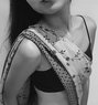 Roshni (Meet & Cam) - puta in Bangalore Photo 1 of 2
