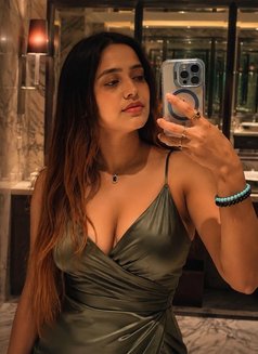 Roshni - escort in Pune Photo 4 of 14