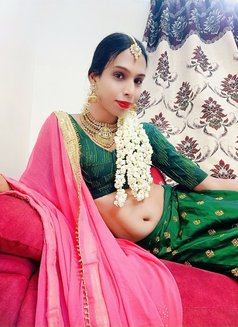 Roshni sexy queen - Transsexual escort in Chennai Photo 3 of 14