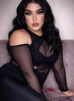 Rosi - Transsexual escort in Beirut Photo 1 of 14