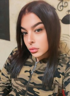 Rosi - Transsexual escort in Beirut Photo 11 of 14