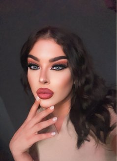 Rosi - Transsexual escort in Beirut Photo 14 of 14