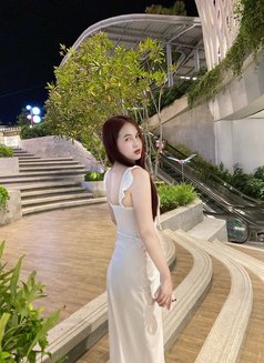 Rosi - escort in New Delhi Photo 3 of 7