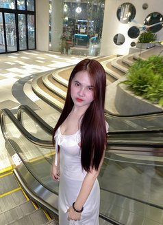 Rosi - escort in New Delhi Photo 4 of 7