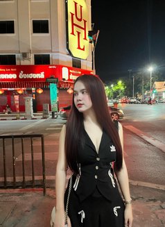 Rosi - escort in New Delhi Photo 6 of 7