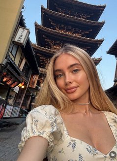 Rosie - escort in Singapore Photo 8 of 8