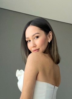 Rosie - puta in Dubai Photo 6 of 7