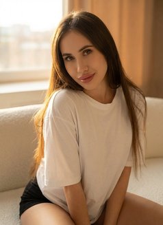 Rosie - puta in Hong Kong Photo 1 of 3