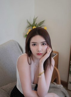 Rossa Massage - puta in Jakarta Photo 4 of 4