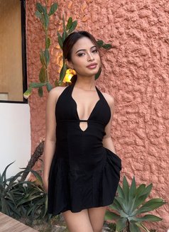 Rossa sweet and petite girl - escort in Bali Photo 2 of 9
