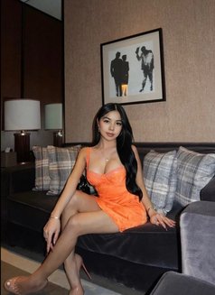 Rossy - puta in Singapore Photo 6 of 6