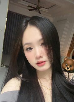 Rosy - escort in Tirana Photo 4 of 5