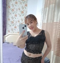 Rosy - escort in Muscat Photo 1 of 5