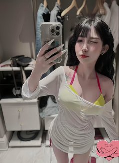 Rosy - escort in Tirana Photo 2 of 6