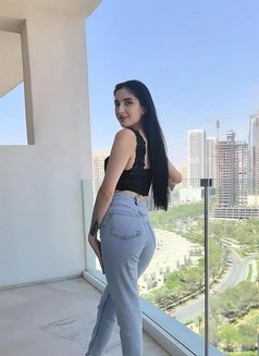 Rosya - puta in Dubai Photo 10 of 24