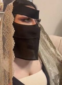 Row3a - puta in Al Manama Photo 2 of 6