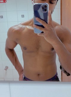 Rowan 🖤 {Only For Females} - Acompañantes masculino in Abu Dhabi Photo 1 of 5