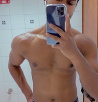 Rowan 🖤 {Only For Females} - Male escort in Abu Dhabi
