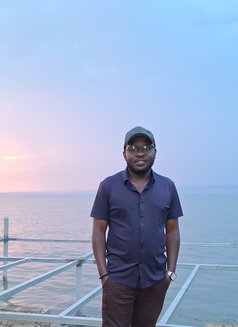 Rowan - Male escort in Nairobi Photo 2 of 4