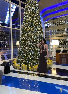 Roxana - escort in Dubai Photo 7 of 13