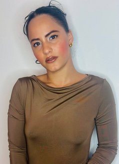 Roxana - escort in Dubai Photo 1 of 7