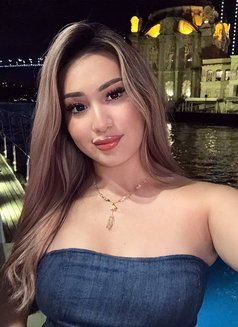 Roxana - escort in Hong Kong Photo 3 of 10