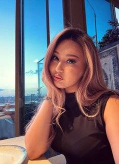 Roxana - escort in Hong Kong Photo 4 of 10