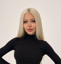 Roxana - escort in Paris