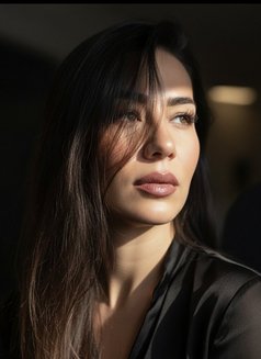 Roxana - puta in Dubai Photo 1 of 3