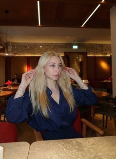 Roxana - escort in Dubai Photo 6 of 6