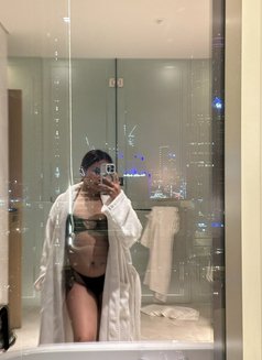 Roxanne - escort in Dubai Photo 3 of 5